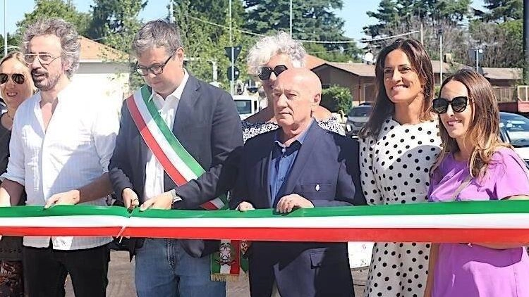 Inaugurata l’altro giorno la nuova rotonda lungo viale Milano a Gallarate, attesa per migliorare la viabilità e alleggerire il traffico... Inaugurata l’altro giorno la nuova rotonda lungo viale Milano a Gallarate, attesa per migliorare la viabilità e alleggerire il traffico...
