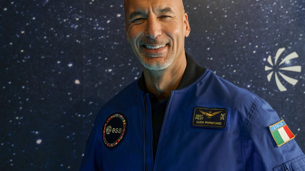 L’astronauta Luca Parmitano racconterà in un videomessaggio la sua esperienza sul ghiacciaio del Gorner in Svizzera con l’associazione geografica “La... L’astronauta Luca Parmitano racconterà in un videomessaggio la sua esperienza sul ghiacciaio del Gorner in Svizzera con l’associazione geografica “La...