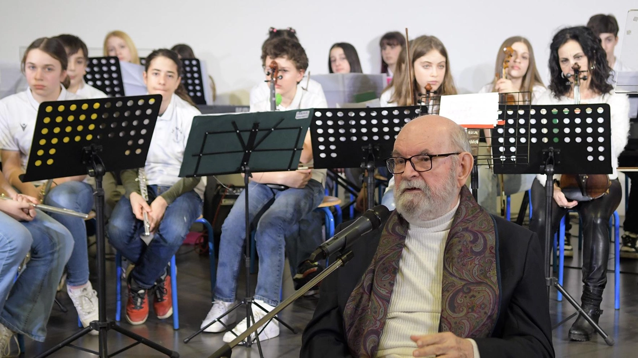 Piero Tarticchio e l’orchestra della scuola media Sabin al Centro civico di Segrate Piero Tarticchio e l’orchestra della scuola media Sabin al Centro civico di Segrate