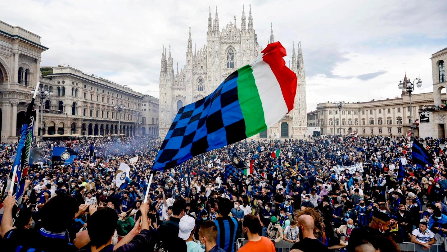 Scudetto all'Inter, la festa in piazza Duomo (Ansa)