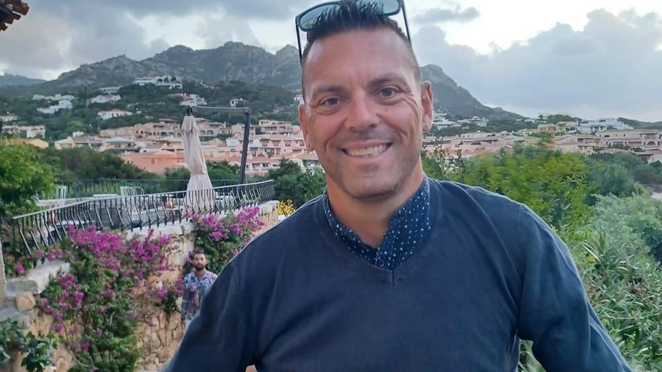 Il carabiniere eroe che ha salvato la bimba disabile di 9 anni caduta nel porto di Riccione: l’appuntato scelto Giovanni Giugliano ha 44 anni