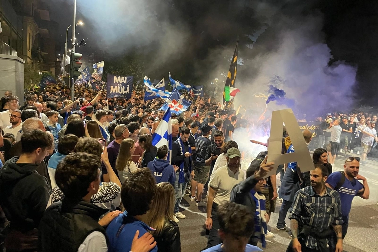 Festa in città a Como per la promozione in serie A