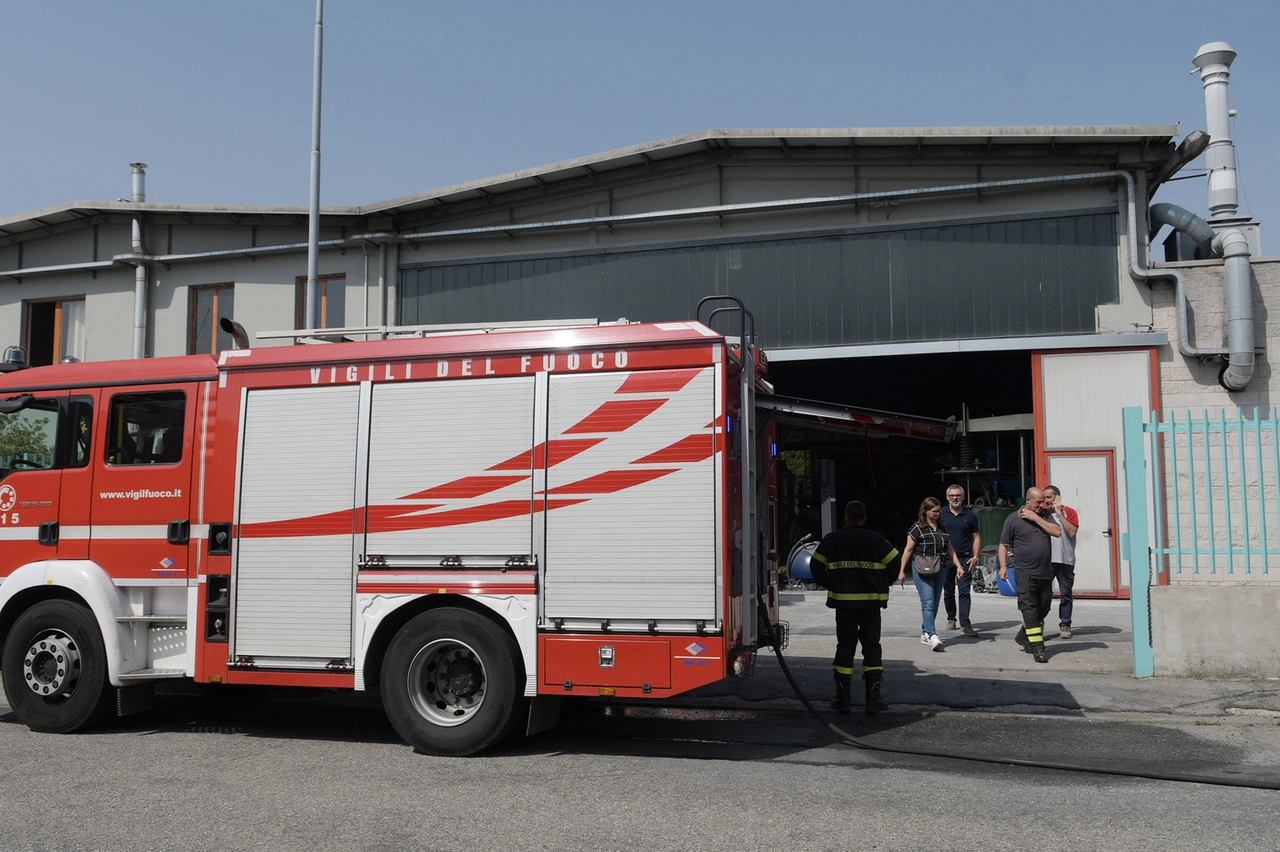 Vignate, i vigili del fuoco in azione alla Omega