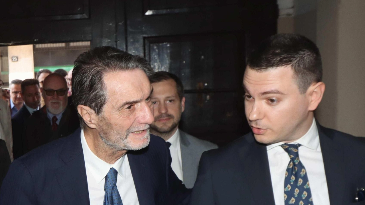 Il presidente della Regione, Attilio Fontana, con Matteo Mognaschi, presidente di Aler