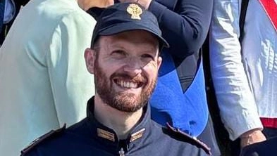 Il vice ispettore Luigi Rappa ha salvato la ragazza Il vice ispettore Luigi Rappa ha salvato la ragazza