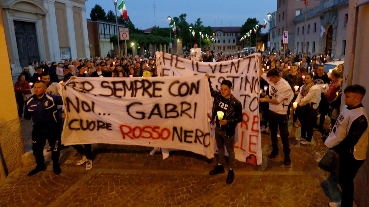 Una manifestazione organizzata dopo la morte di Gabriele Di Guida contro la piaga delle vittime del lavoro Una manifestazione organizzata dopo la morte di Gabriele Di Guida contro la piaga delle vittime del lavoro