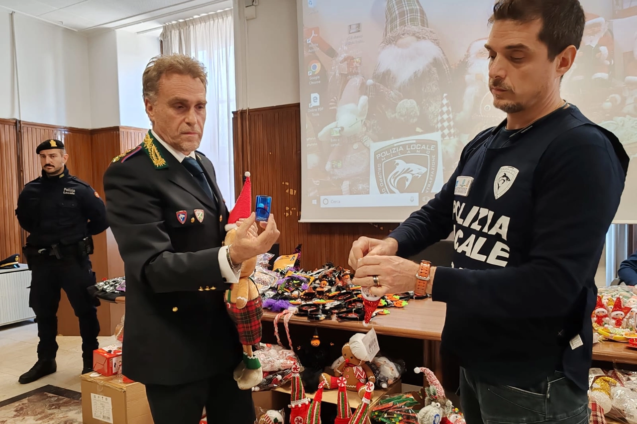 In primo piano il neo comandante della Polizia locale di Milano Gianluca Mirabelli