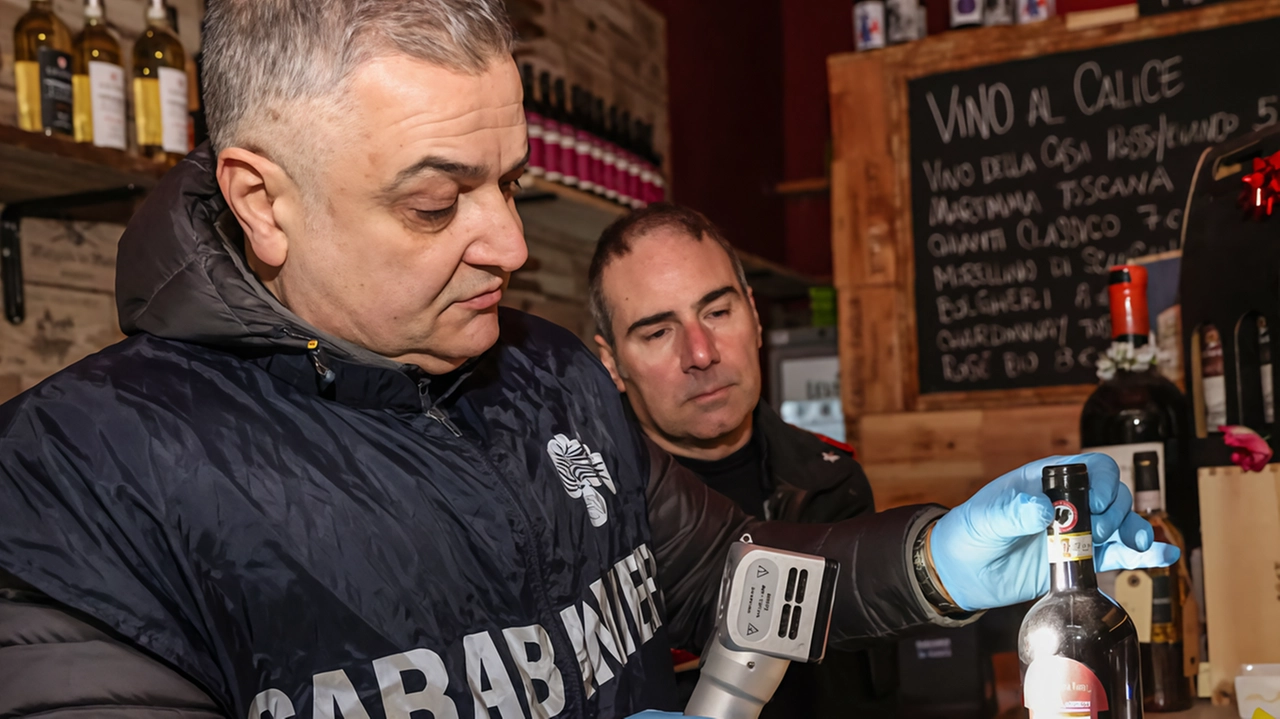 Le bottiglie pregiate esposte nei ristoranti possono finire nel mirino dei ladri interessati non soltanto allo champagne bensì anche ad altri costosi nettari Le bottiglie pregiate esposte nei ristoranti possono finire nel mirino dei ladri interessati non soltanto allo champagne bensì anche ad altri costosi nettari