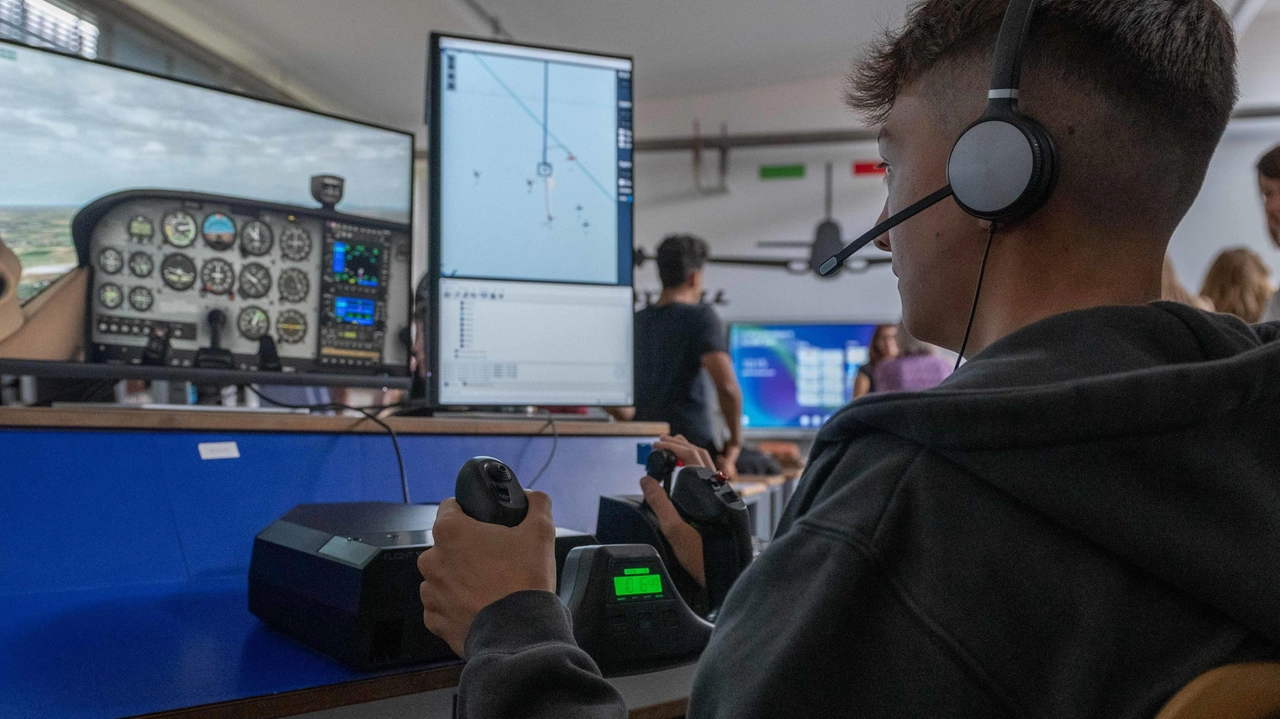 L’istituto tecnico Aeronautico Maxwell a Cimiano L’istituto tecnico Aeronautico Maxwell a Cimiano