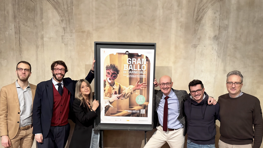 Da sinistra Giacomo Biagi il rettore Alessandro Maranesi l’assessore Cristina Barbieri il direttore del Fraschini Francesco Nardelli e l’attore Fabrizio Fiaschini Da sinistra Giacomo Biagi il rettore Alessandro Maranesi l’assessore Cristina Barbieri il direttore del Fraschini Francesco Nardelli e l’attore Fabrizio Fiaschini