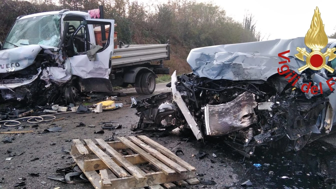 I mezzi distrutti nell'incidente ad Albese I mezzi distrutti nell'incidente ad Albese