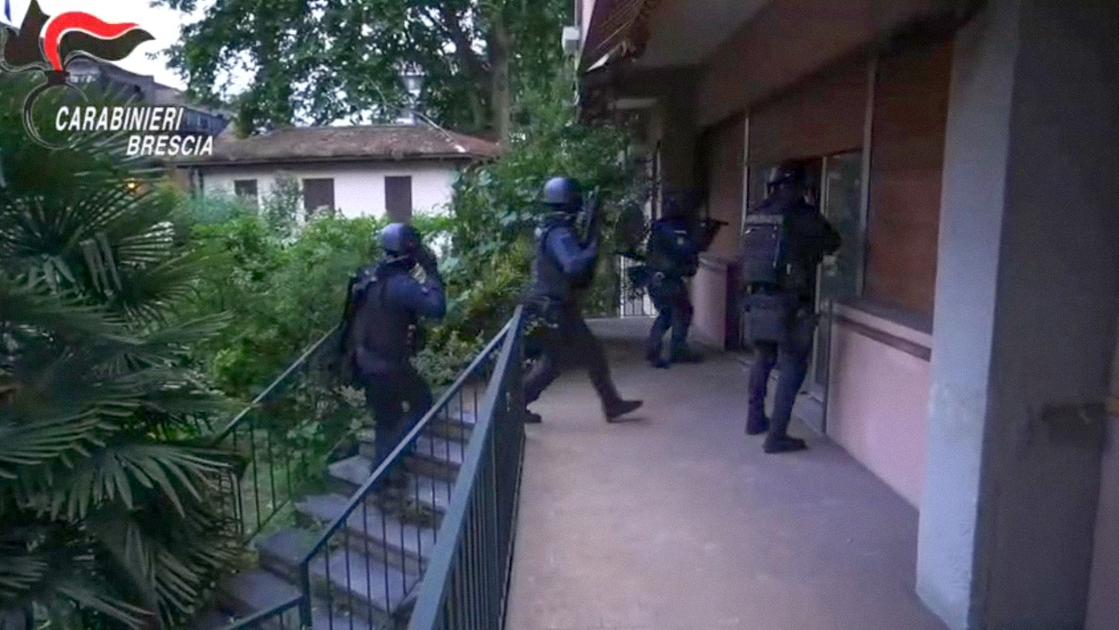L’ex hotel Terme di Boario una fortezza della droga: spirali di omicidi, accoltellamenti e rapine tra due clan nordafricani L’ex hotel Terme di Boario una fortezza della droga: spirali di omicidi, accoltellamenti e rapine tra due clan nordafricani