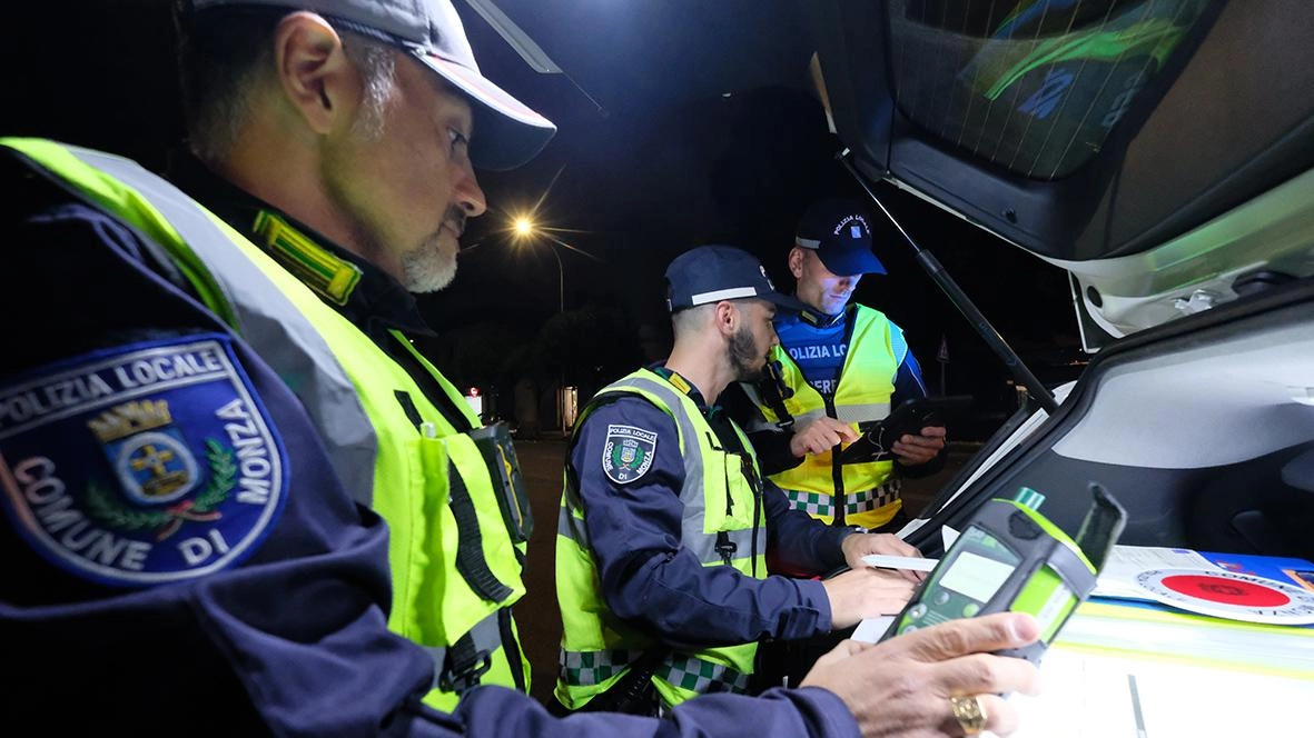 Agenti della polizia locale al lavoro