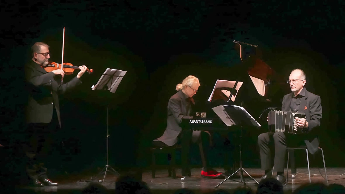 Al teatro Binario 7 di Monza andrà in scena un viaggio musicale a Buenos Aires con il Quartetto dell’Orchestra tipica di Alfredo Marcucci e le sue suggestioni Al teatro Binario 7 di Monza andrà in scena un viaggio musicale a Buenos Aires con il Quartetto dell’Orchestra tipica di Alfredo Marcucci e le sue suggestioni
