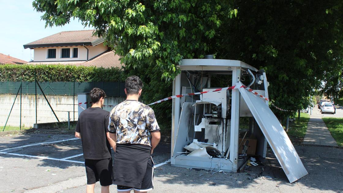 Assaltati due Postamat in una notte: "Credevamo fosse la festa per il Napoli" Assaltati due Postamat in una notte: "Credevamo fosse la festa per il Napoli"
