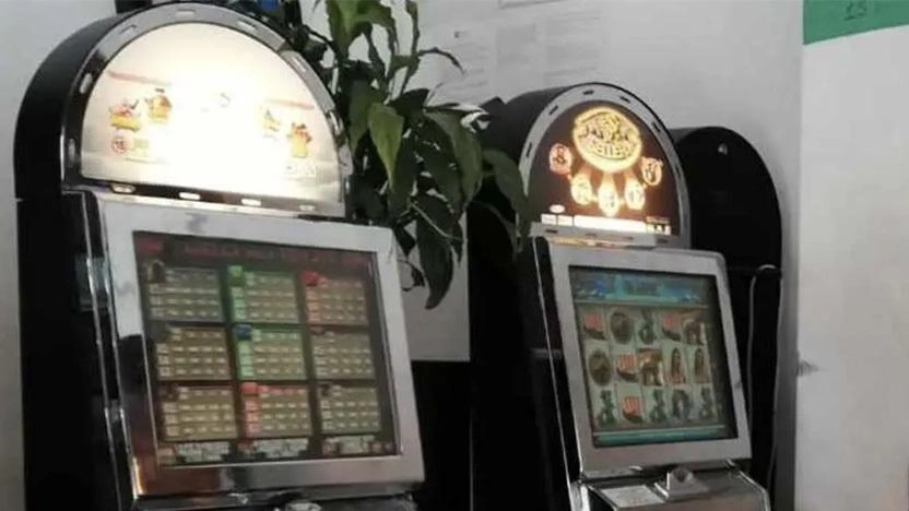 Gioco d’azzardo sotto i riflettori, altri controlli a tappeto della nuova squadra ah hoc della polizia locale. Mona prova a far... Gioco d’azzardo sotto i riflettori, altri controlli a tappeto della nuova squadra ah hoc della polizia locale. Mona prova a far...
