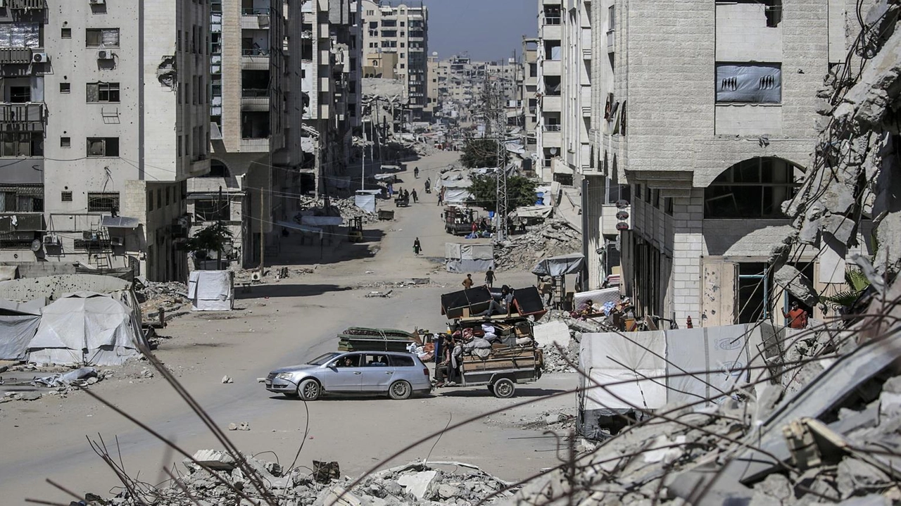 'Sarà colpita torre Al-Ra'iya. Residenti vadano a Al-Mawasi'
