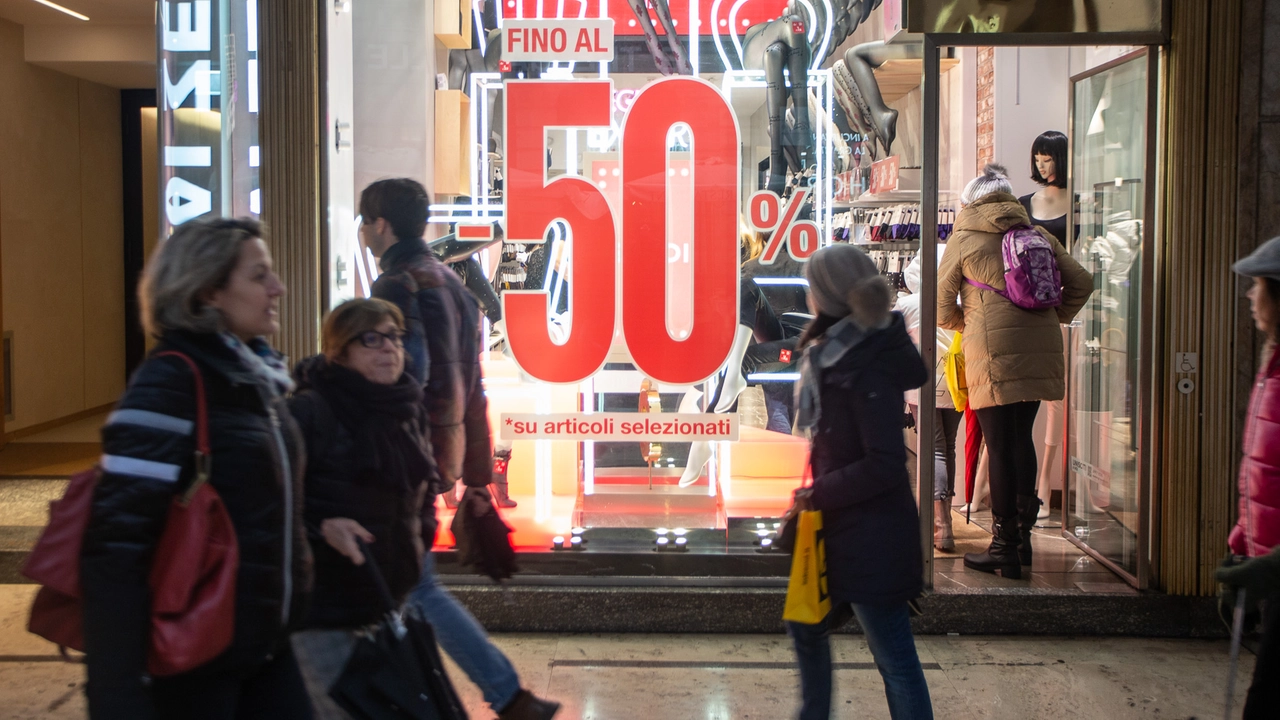 Tutto pronto per la "grande abbuffata" nelle strade più commerciali di Milano Tutto pronto per la "grande abbuffata" nelle strade più commerciali di Milano