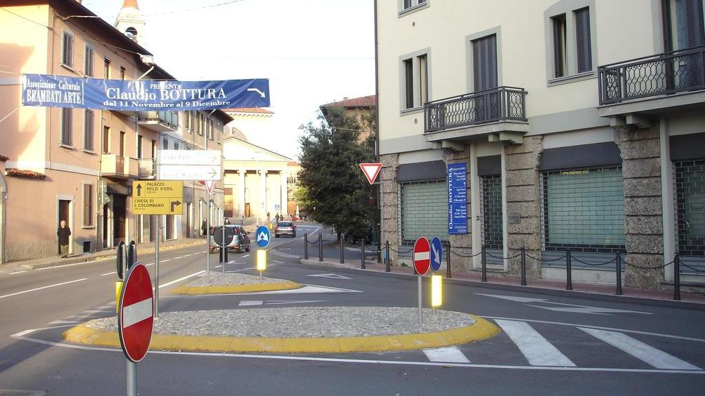 Stop incidenti, via alle isole pedonali. Scatta l’esperimento taglia traffico Stop incidenti, via alle isole pedonali. Scatta l’esperimento taglia traffico