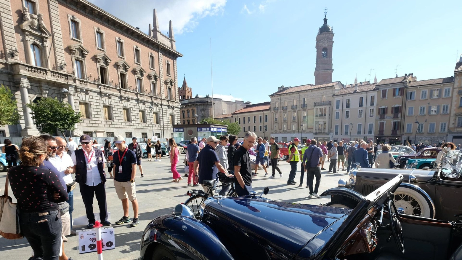 Monza accende i motori con l'Italian Motor Week, evento dedicato alla sicurezza stradale e al patrimonio motoristico italiano. Simulazioni, esposizioni e dimostrazioni per sensibilizzare sulle tematiche legate alla guida.