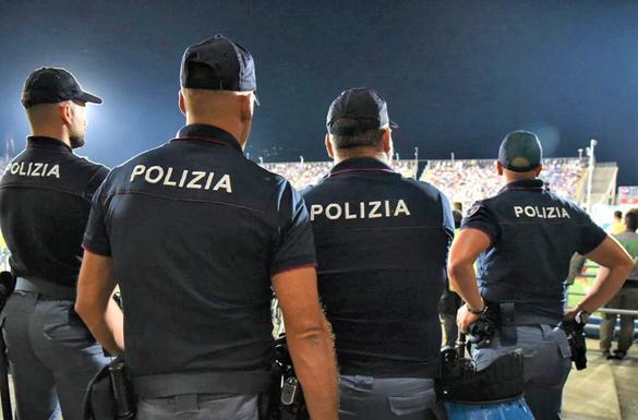 controlli allo stadio finisce nei guai per il biglietto falso