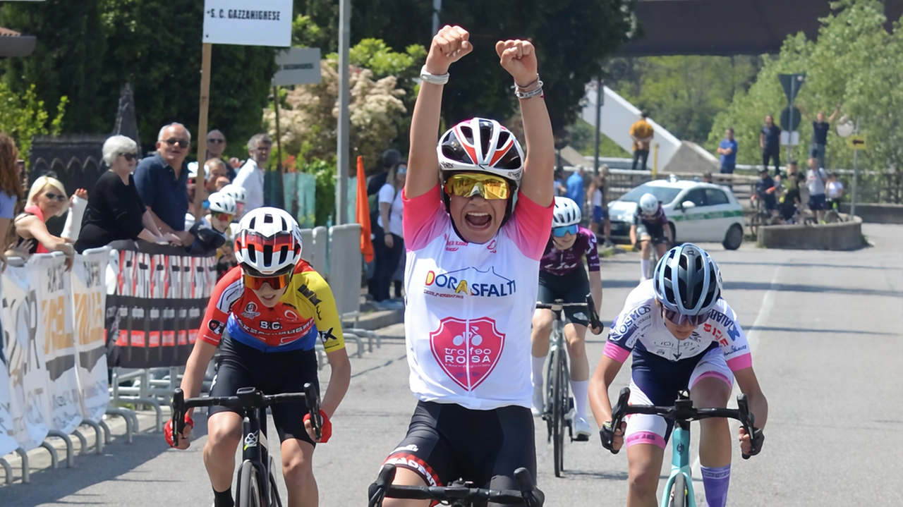 Aurora Cerame e Nicole Bracco trionfano a Comenduno di Albino, portando a casa una doppietta per la Società Ciclistica Cesano Maderno. Aurora Cerame e Nicole Bracco trionfano a Comenduno di Albino, portando a casa una doppietta per la Società Ciclistica Cesano Maderno.