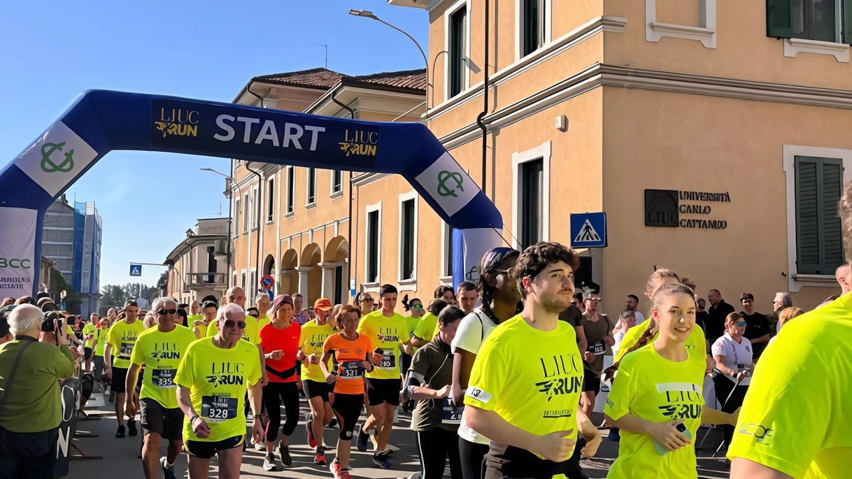 La prima edizione della Liuc run a Castellanza ha visto la partecipazione di oltre mille persone, con un percorso di 7,5 chilometri che ha coinvolto la città e Legnano. L'evento è stato elogiato per il suo significato sportivo e sociale, con il coinvolgimento di oltre 600 volontari e il supporto delle autorità locali.