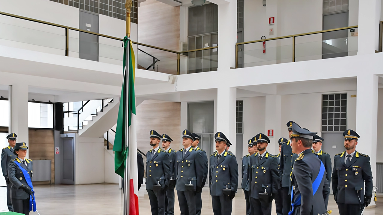 Hanno prestato giuramento all’interno di Palazzo Terragni, comando provinciale della Guardia di finanza di Como, e sono già stati assegnati... Hanno prestato giuramento all’interno di Palazzo Terragni, comando provinciale della Guardia di finanza di Como, e sono già stati assegnati...