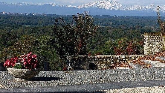 Il belvedere di Tornavento è frequentato da molti turisti Un balcone naturale sulle Alpi e sulla valle del Ticino