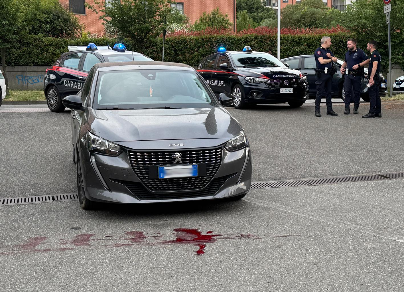 Gli spari per “gelosia” e un ragazzo di 25 anni gambizzato in strada: cosa sappiamo dell’agguato di Rozzano Gli spari per “gelosia” e un ragazzo di 25 anni gambizzato in strada: cosa sappiamo dell’agguato di Rozzano