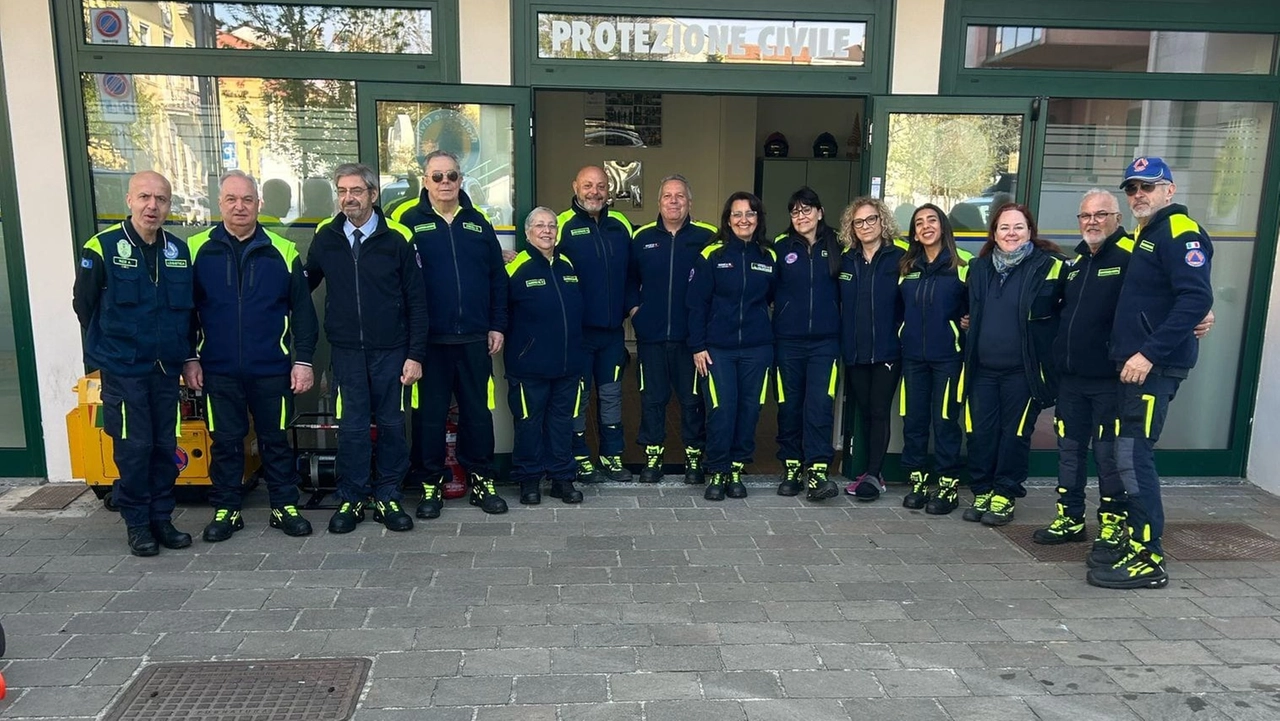 Taglio del nastro del quartier generale ristrutturato delle tute gialle