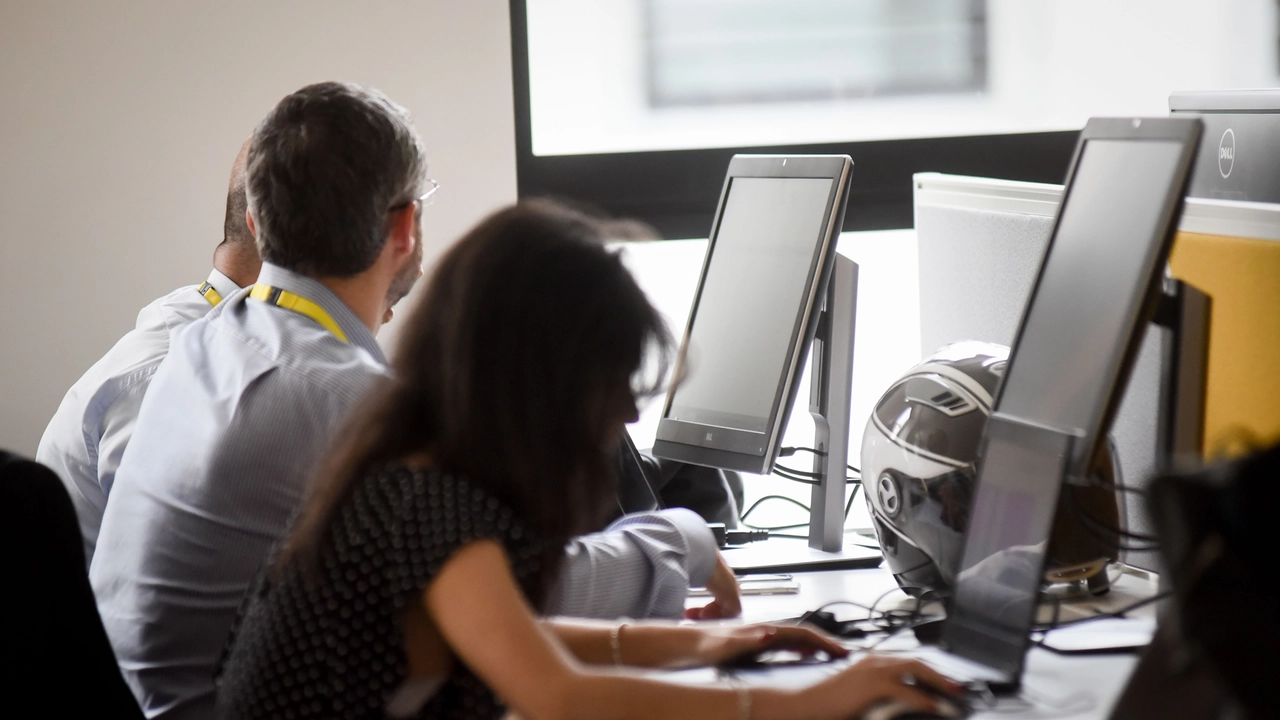 Lavoro, calano anche gli annunci: “Crisi, imprese pigre e tecnologia. Così il mercato cambia e rallenta”