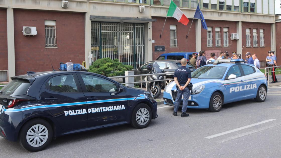 Un’altra evasione dal Beccaria: caccia al fuggitivo scappato dal cortile di passeggio Un’altra evasione dal Beccaria: caccia al fuggitivo scappato dal cortile di passeggio