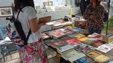 Il mercatino del riuso si terrà dalle 10 alle 18 nel cortile dell’osteria in via Saronnese 31 Il mercatino del riuso si terrà dalle 10 alle 18 nel cortile dell’osteria in via Saronnese 31