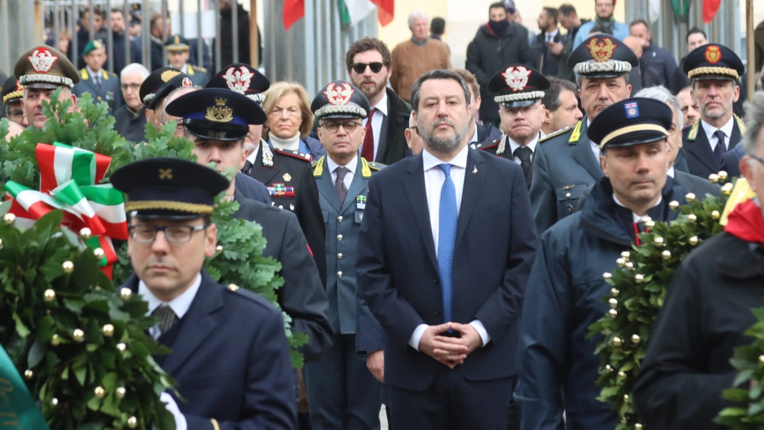 25 aprile Milano, deposizione corone: Matteo Salvini al Sacrario dei Caduti di  Milano