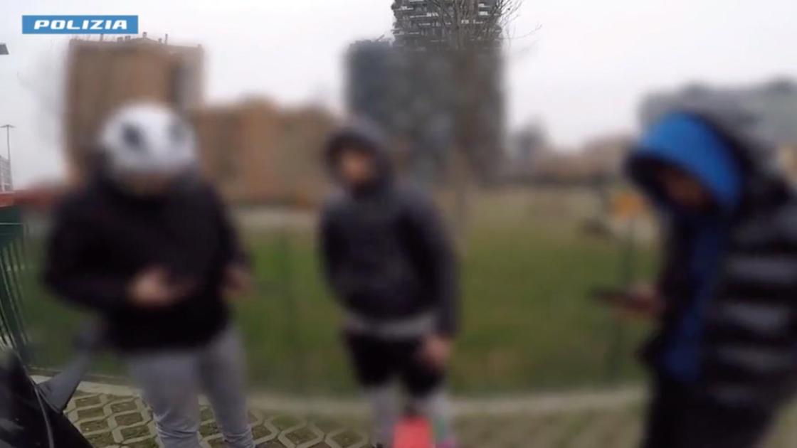 armi droga e violenza   27 arresti e 25 denunce tra le gang giovanili di milano