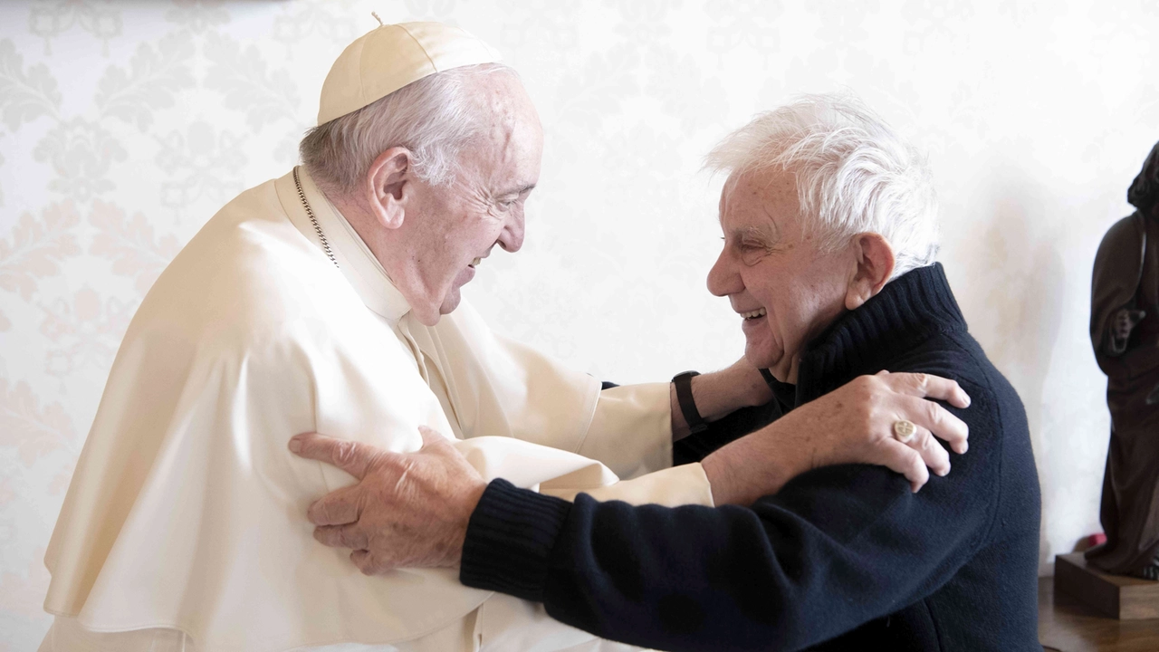Papa Francesco e don Antonio Mazzi, fondatore di Exodus, 95 anni