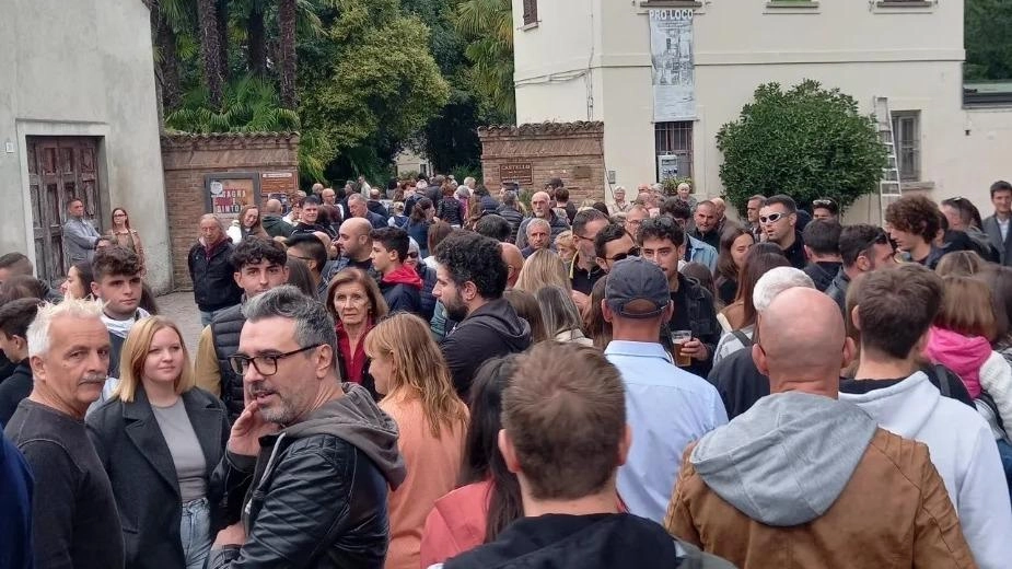 La visita al Castello si snoda lungo un percorso di secoli: passeggiata fra locali giardino e salita alla torre