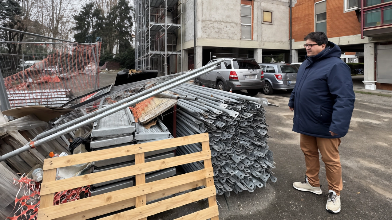 Lavori bloccati, senza alcuna certezza di completamento: residenti esasperati