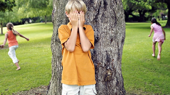 Bambini che giocano in un parco (foto Ansa di repertorio)