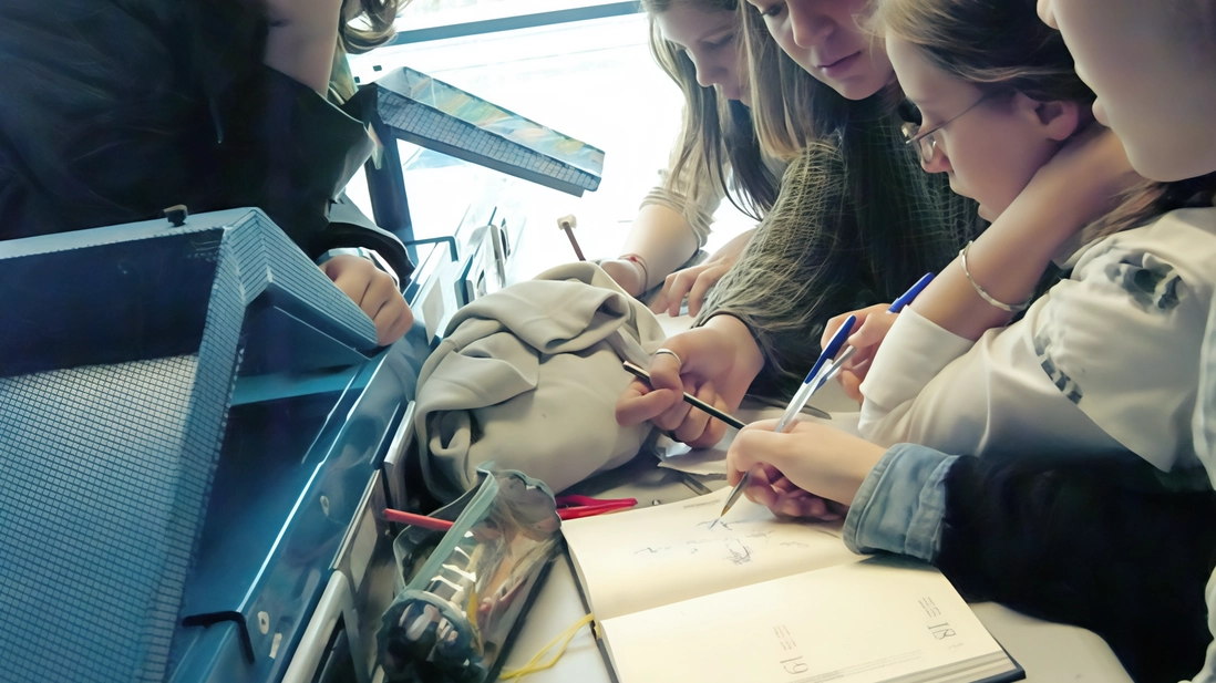 La matematica non è una cosa solo per maschi, anzi, le ragazze spesso sono molto più brave quando si tratta... La matematica non è una cosa solo per maschi, anzi, le ragazze spesso sono molto più brave quando si tratta...