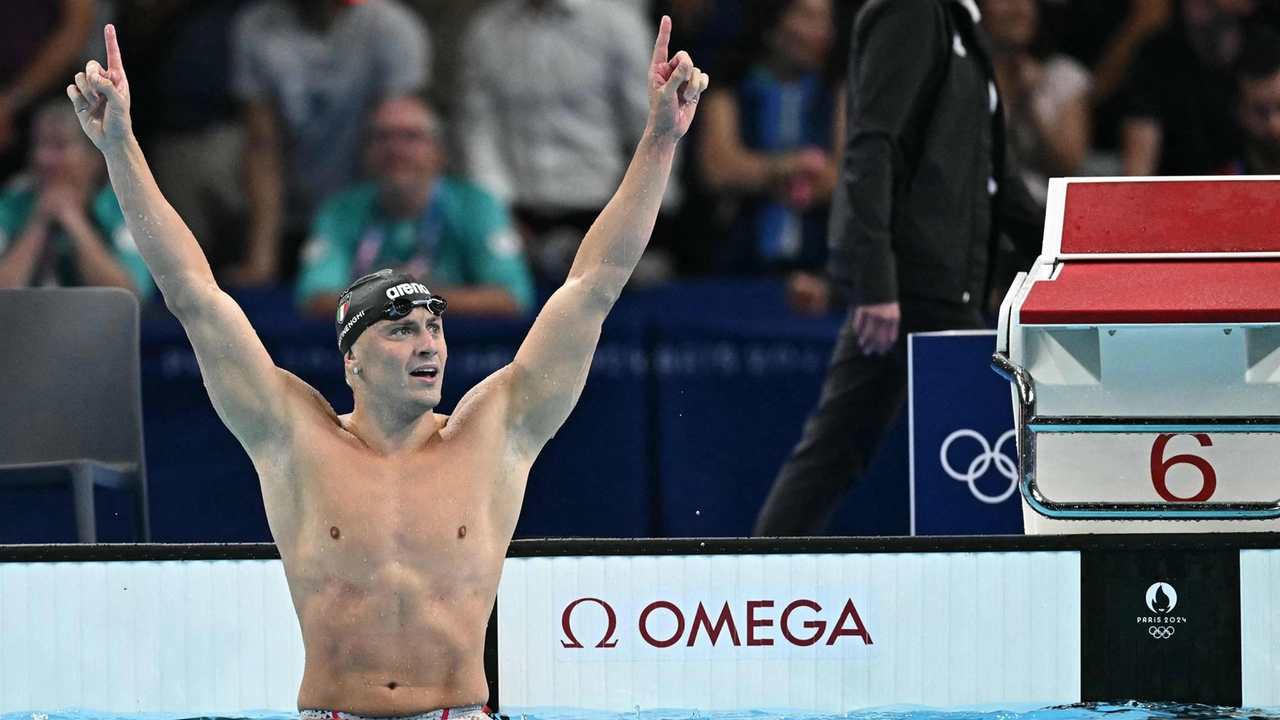 Nicolò Martinenghi, oro a Parigi nei 100 rana, è nato a Varese il 1° agosto 1999 Nicolò Martinenghi, oro a Parigi nei 100 rana, è nato a Varese il 1° agosto 1999