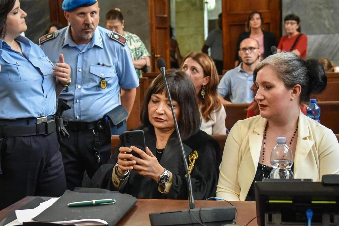 Bimba morta di stenti. Madre a processo, ora il pm accusa altre due psicologhe