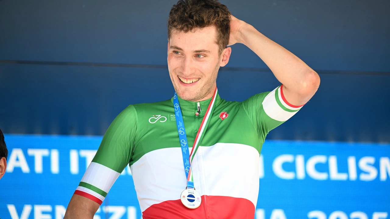 Filippo Conca sul podio con la maglia di campione italiano Filippo Conca sul podio con la maglia di campione italiano
