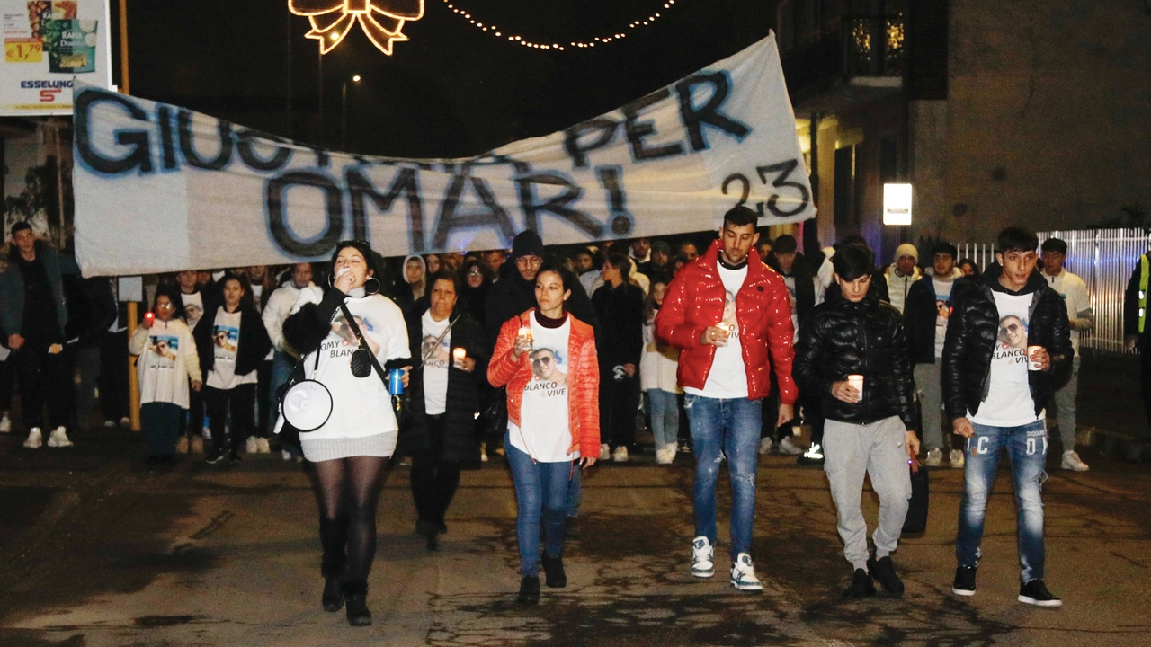 Fiaccolata per Omar Bassi a Bollate Fiaccolata per Omar Bassi a Bollate
