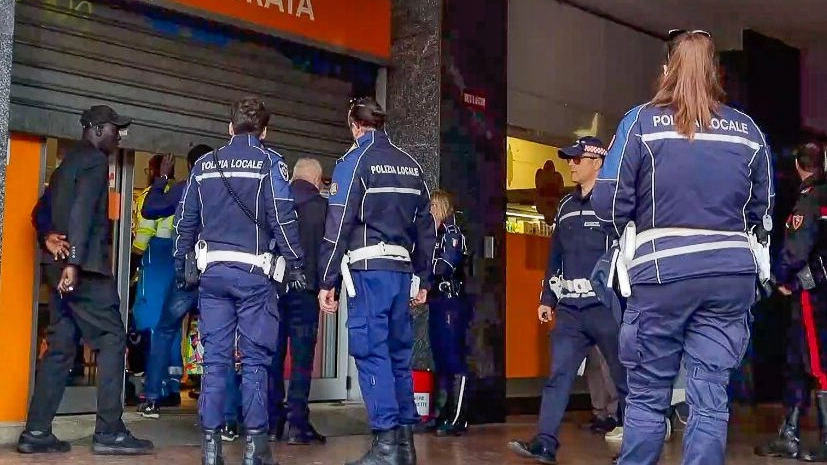 Polizia locale sul luogo dell'aggressione Polizia locale sul luogo dell'aggressione