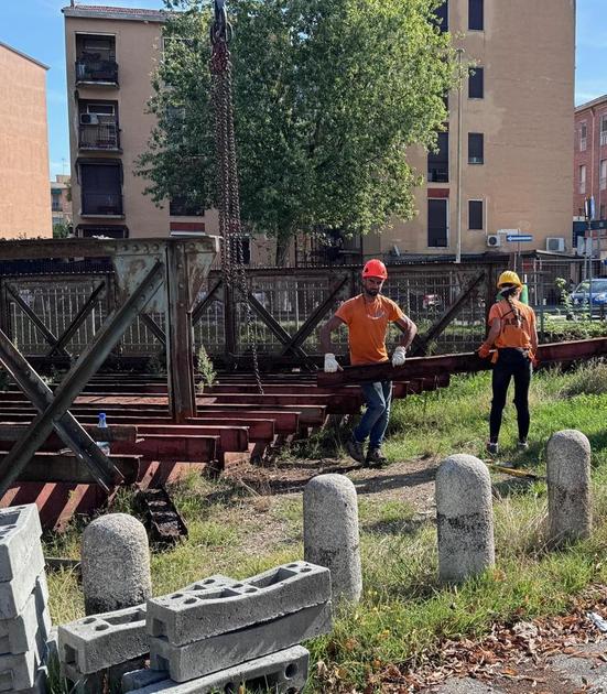 Senza viadotto da 409 giorni. Iniziato lo smontaggio del ponte di via Ludovico il Moro