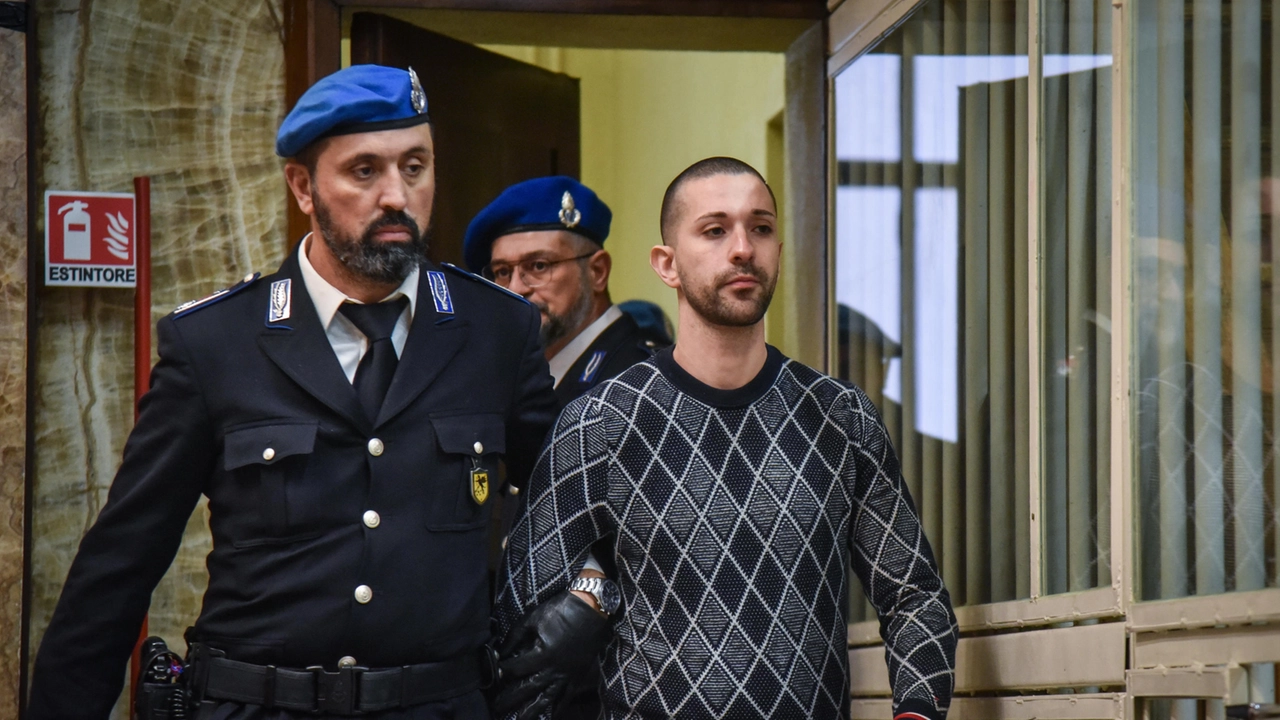L’imputato Alessandro Impagnatiello alla lettura della sentenza del processo: ergastolo per l'omicidio di Giulia Tramontano L’imputato Alessandro Impagnatiello alla lettura della sentenza del processo: ergastolo per l'omicidio di Giulia Tramontano
