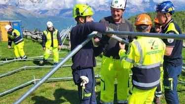 Merate trasformata in un maxi campo di Protezione civile. Nel fine settimana, per tre giorni, da venerdì a sabato,... Merate trasformata in un maxi campo di Protezione civile. Nel fine settimana, per tre giorni, da venerdì a sabato,...