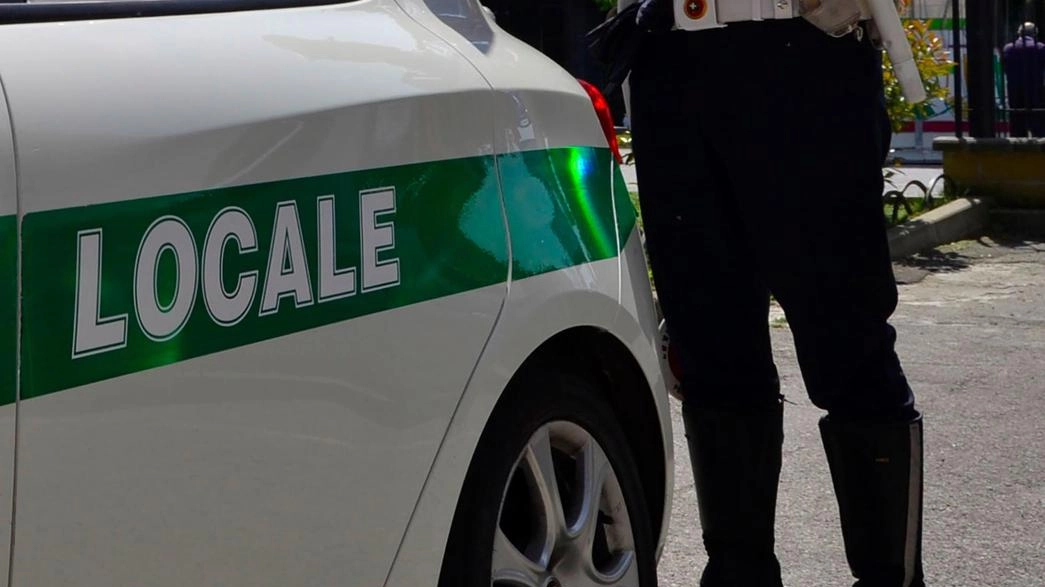 Bollate, nello zaino aveva bilancino e “kit da spacciatore“ Bollate, nello zaino aveva bilancino e “kit da spacciatore“
